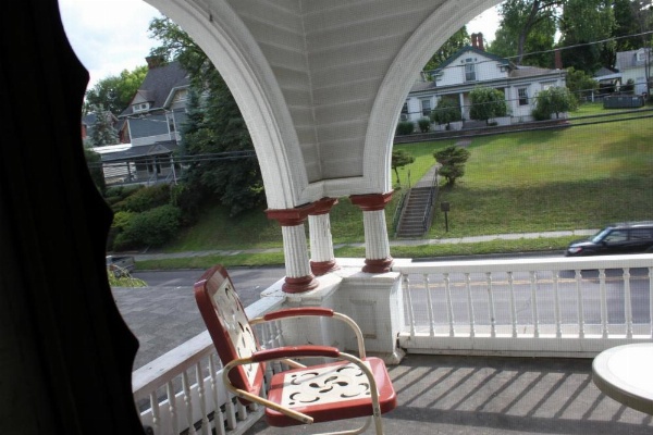 Victorian Charm Inn image 12