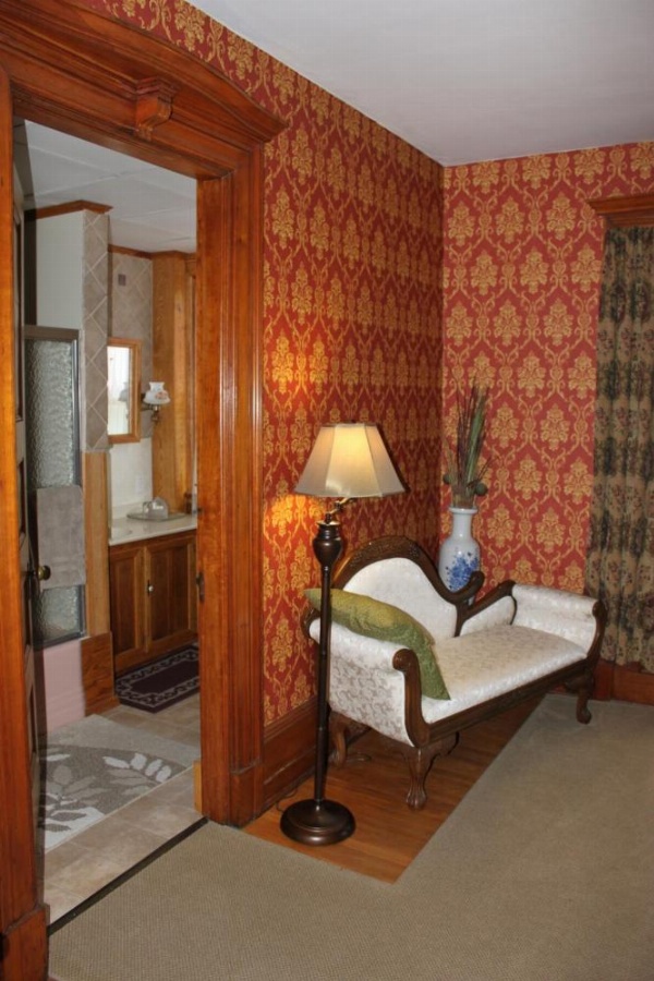 Victorian Charm Inn image 15