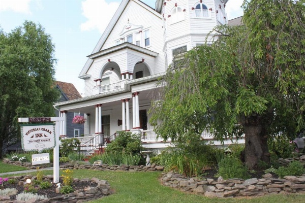 Victorian Charm Inn image 18