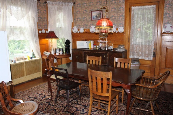 Victorian Charm Inn image 4