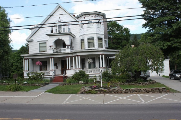 Victorian Charm Inn image 5